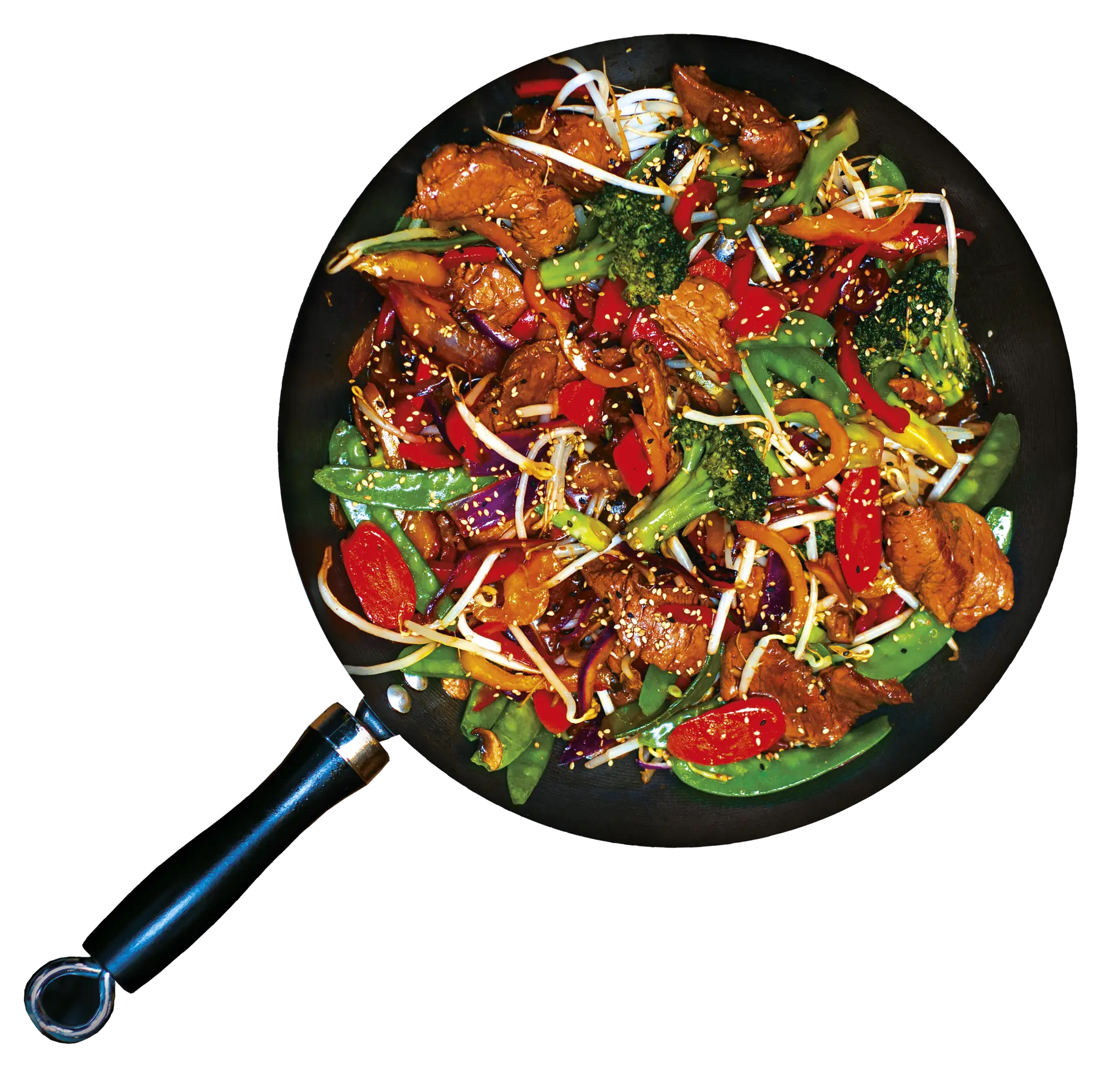 Wok à manche bleu rempli d’un sauté de viande et de légumes à l’asiatique, parsemé de graines de sésame